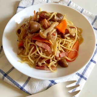 具沢山 しめじとベーコンの塩焼きそば ♪